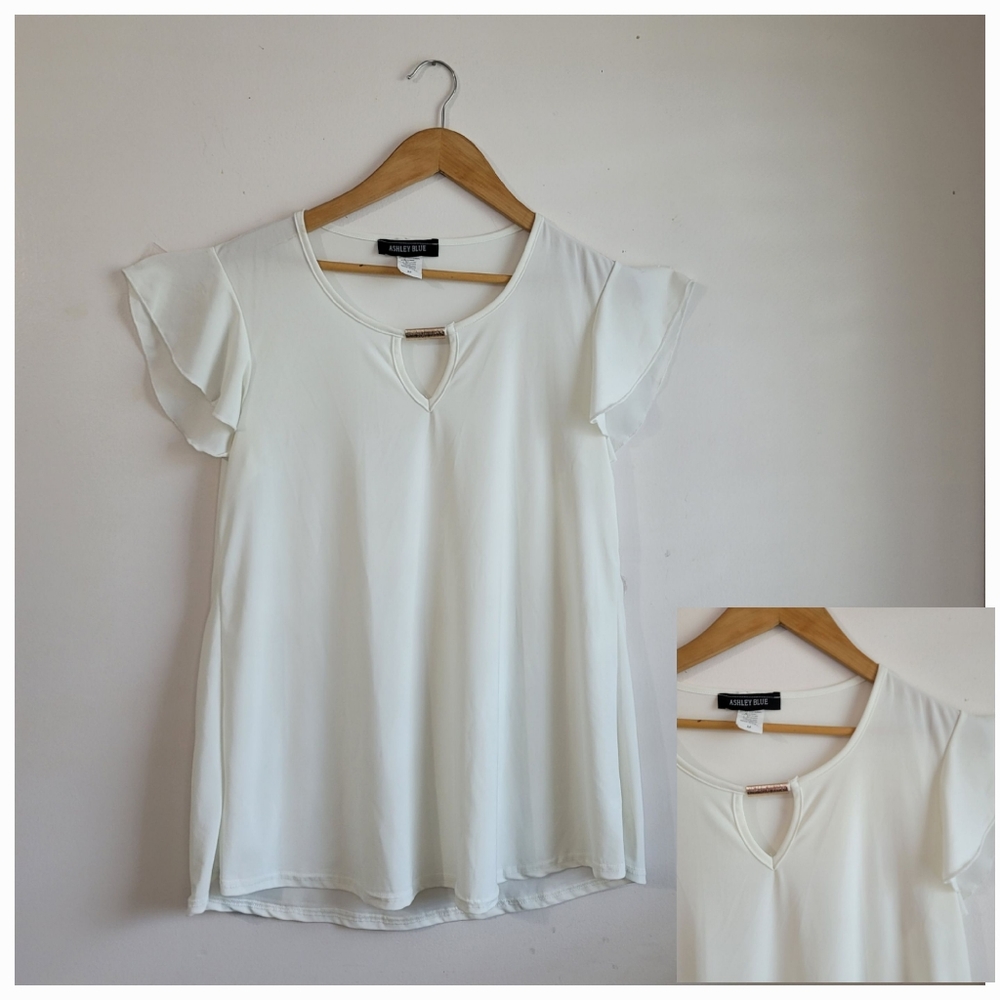 ✨️Ashley Blue-Women's shirt with gathered short sleeves, cream color, size M✨️